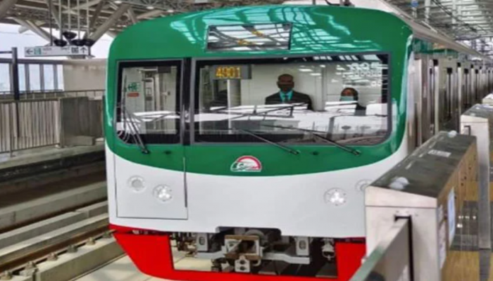 মেট্রোরেল পিলার থেকে বেয়ারিং প্যাড পড়ে পথচারী নিহত