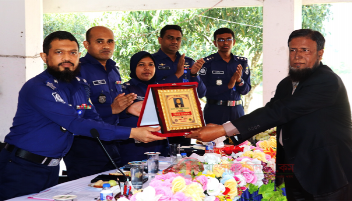 পিরোজপুর জেলা পুলিশের মাসিক কল্যাণ সভা অনুষ্ঠিত — ভালো কাজের স্বীকৃতিতে পুরস্কার প্রদান
