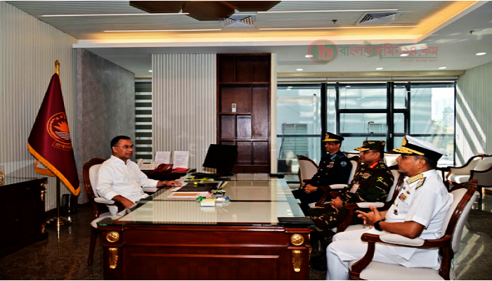 প্রধানমন্ত্রীর সঙ্গে সেনা, নৌ ও বিমানবাহিনী প্রধানদের সৌজন্য সাক্ষাৎ