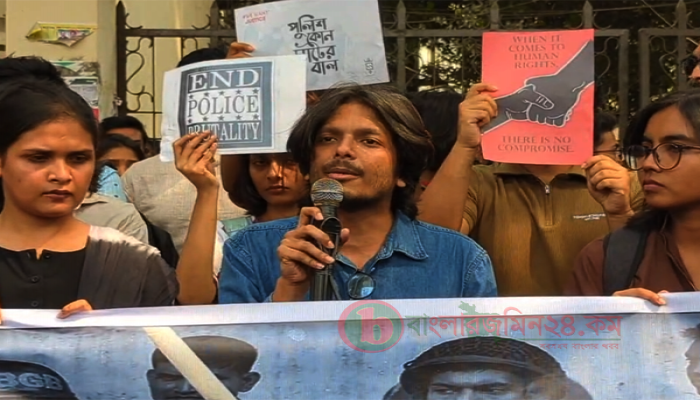 শিক্ষার্থীদের ওপর হামলার অভিযোগে শাহবাগ থানার সামনে অবস্থান কর্মসূচি, উত্তেজনা