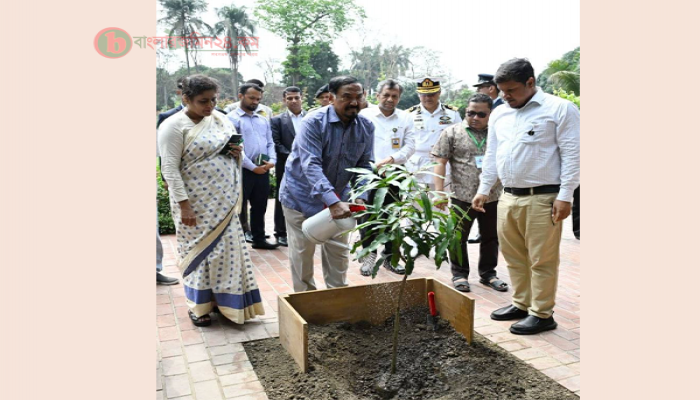 জাতীয় সংসদ প্রাঙ্গণের গোলাপ বাগানে স্পিকার ও ডেপুটি স্পিকারের বৃক্ষরোপণ