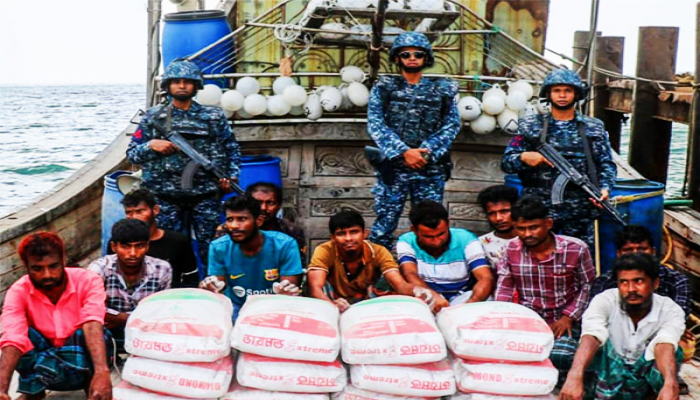 সেন্টমার্টিনের কাছে নৌবাহিনীর অভিযানে ৮৫০ বস্তা সিমেন্ট জব্দ